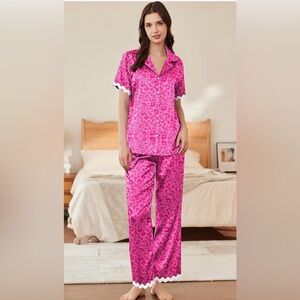 Chic Hot Pink Fuchsia Leopard Women's Pajama Set | Medium | NWT | Short Sleeves